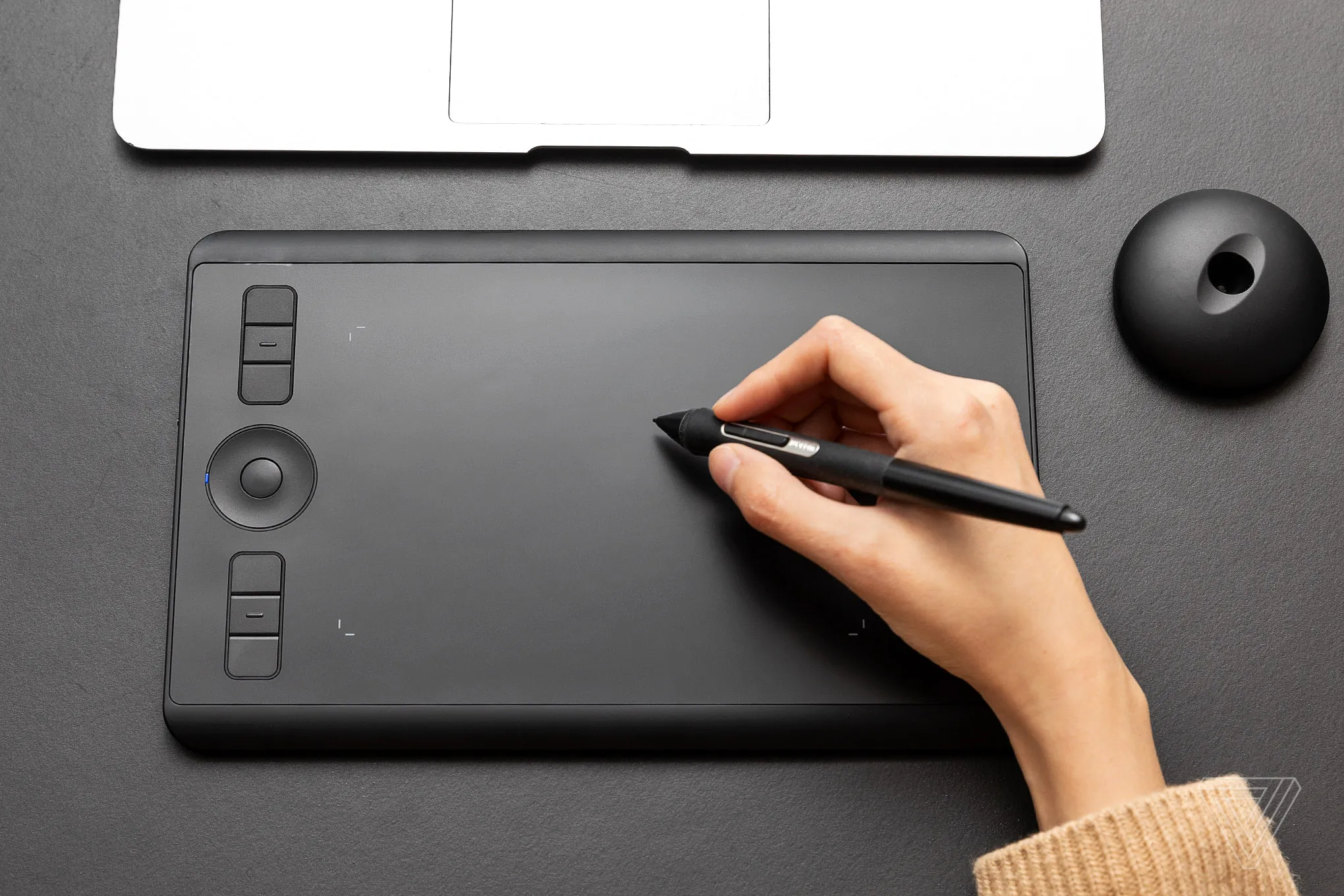 Tactile defiance: Wacom Intuos and the architecture of the human touch.